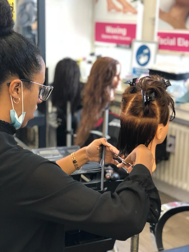 Fast track hairdressing courses