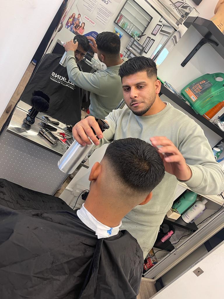 Levelling- up your finances with barbering courses